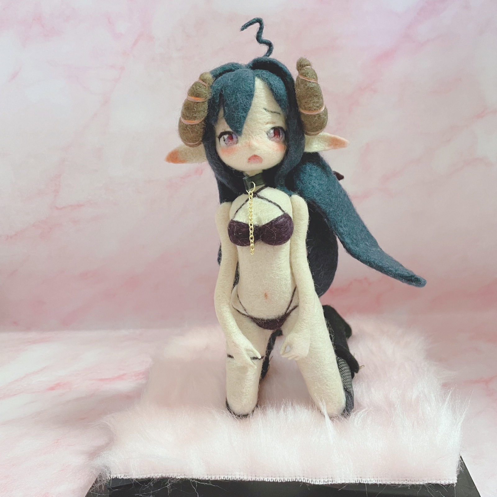 お座りさきゅばすちゃん♡