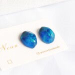 宇宙色の鉱石〔ノンホールピアス / イヤリング /チタンピアス / 樹脂ピアス / シンプル / 青 / 秋  / 冬  / 夜空 / 宇宙 / 星 〕       
