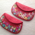 【loveash さまオーダー品】羊毛とフェルトの花刺繍小物入れ