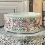 ☆[透け素材ベース] [実物のお色味と違う場合があります] インド刺繍リボン　花　インド刺繍　スパンコール　刺繍リボン　リボン　りぼん　※10月8日よりゆうパケットにて発送
