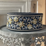 [シルクベース] [実物のお色味と違う場合があります] インド刺繍リボン　花　インド刺繍　スパンコール　刺繍リボン　リボン　りぼん　※10月8日よりゆうパケットにて発送