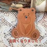 《3周年記念セール》クマさんキーホルダー🧸本革 手縫い レザー バックチャーム 韓国