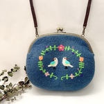 鳥とお花の羊毛刺繍ポシェット（ブルー）