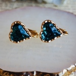 アンティークボタン　イヤリング　ハートグリーン