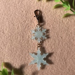 蓄光 ちょっとだけ大きい雪の結晶キーホルダー