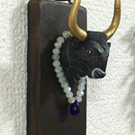 牛頭のリュトン壁掛け