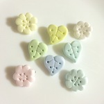 とっても素朴な ハートの葉っぱ と お花のブローチ(2個セレクト)