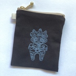 刺繍 縦型カード入れ 縄文土偶 みみずく土偶