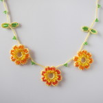 まあるいお花のショートネックレス（オレンジ）