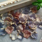 New！約５０個アクリルフラワー花びら　ゴールドラインアンティーク風　３色
