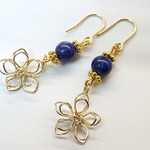 お花とラピスラズリのピアス パワーストーン 天然石
