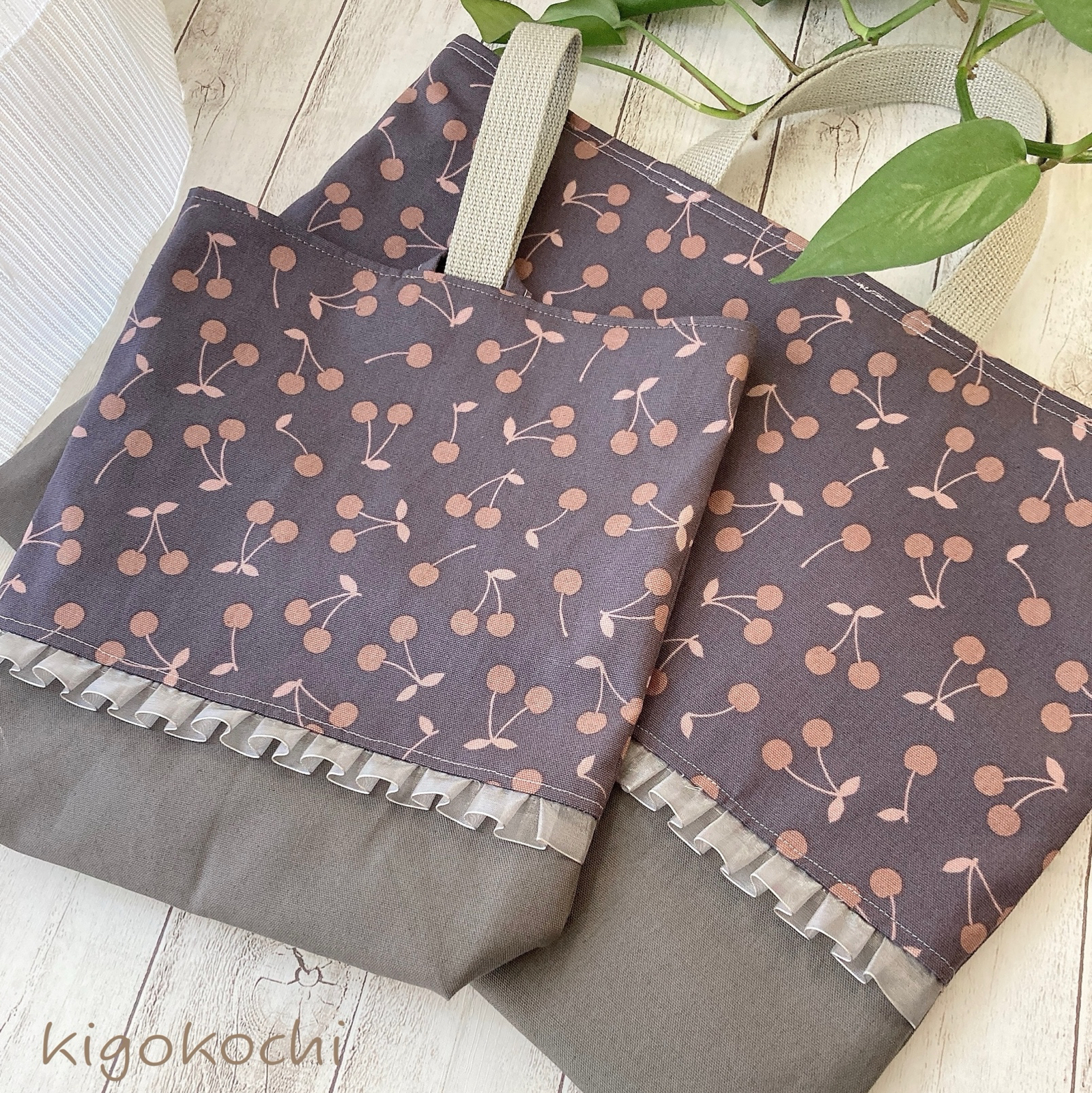 【new】チェリー柄　上履き袋と　レッスンバック 5,120円