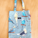 インコ柄のぺたんこトートバッグ　スモークグリーン