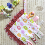 カシャカシャおもちゃ   レース♡ハートのビーズ付き
