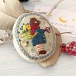 一点物★刺繍ブローチ『働き者のクマさん』