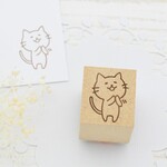 拍手をしてお祝いする猫のはんこ