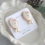 ＊新作11/24（金）21時～＊花束刺繍のイヤリング（ホットミルク）