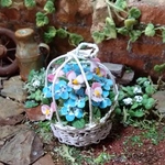 ミニチュアの花「ネモフィラ＆パンジーのガーデン鳥かご」