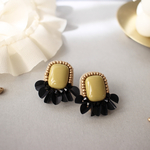 ビーズ刺繍𓍯くすみyellow×blackスパンコールピアス