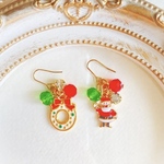 サンタとリースのクリスマス　ピアス【ノンホールピアス/樹脂ピアス変更可/ギフト対応】（クリスマス・冬・プレゼント）