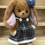 ハンドメイド　冬のオシャレ❤️ネル生地タータンチェック柄ワンピースを着たテディベア風垂れ耳ウサギ🐇ぬいぐるみ　F115