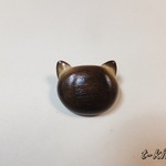 焦がしネコのブローチ