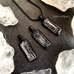 〖再販〗𝐌𝐢𝐝𝐧𝐢𝐠𝐡𝐭🐍Basilisk【バジリスク】ネックレス/python shedding scales necklace/白蛇の脱皮殻を封入したアクセサリー/KakeraPlants