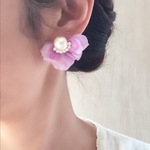 耳元華やぐフラワーピアス／イヤリング　パープル