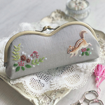 ＊リスさんの手刺繍がま口メガネケース＊