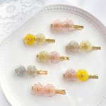 くすみカラーのヘアクリップ