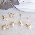 ❁ 華奢 FLOWER ❁ イヤリング変更可　ピアス　イヤリング　ミニ　FLOWER　花　フラワー　パール　華奢　アレルギー対応　ママ　ママコーデ　シンプル　