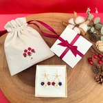 刺繍糸で編んだループピアスと花束の巾着(スペシャルギフト2024)
