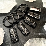 𝐌𝐢𝐝𝐧𝐢𝐠𝐡𝐭🐍Basilisk【バジリスク】キーリング付/python shedding scales necklace/白蛇の脱皮殻を封入したアクセサリー/KakeraPlants