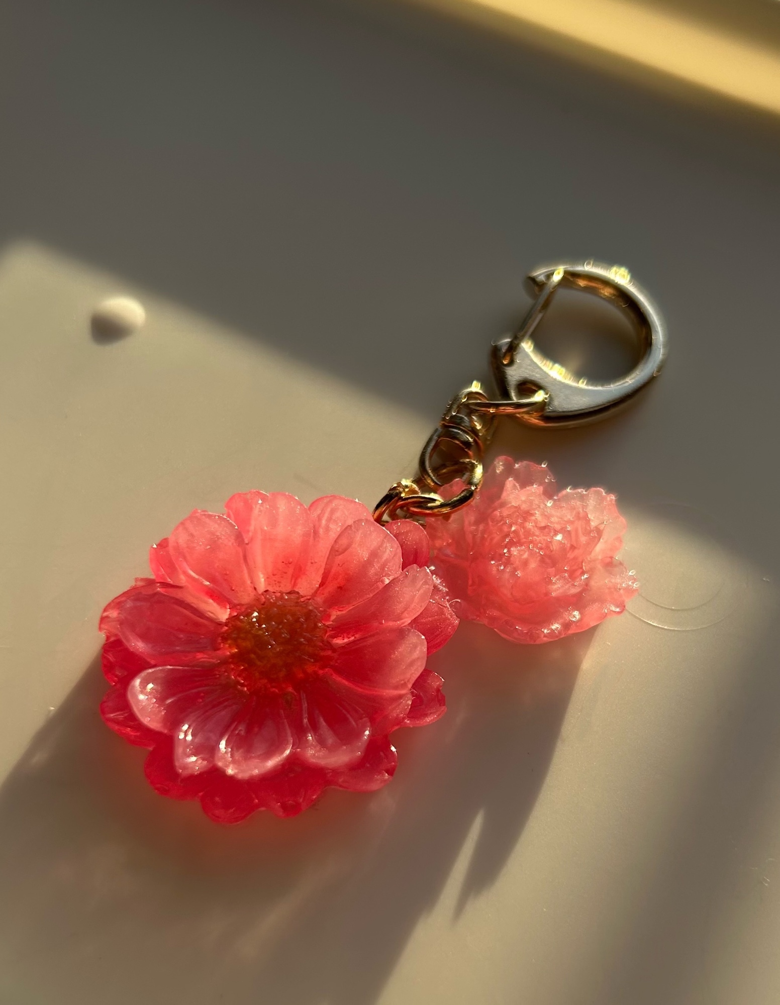 紫陽花のバッグチャーム 梅雨 UVレジン - 𑁍Ririn𑁍 | minne byGMO