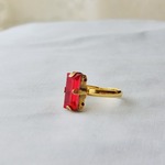 透き通る赤のピンキーリング