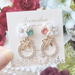 クリスマスカラーの フラワービジュー とリース ピアス/イヤリング