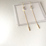 スワロフスキー×揺れる×ストレート・ピアス・イヤリング