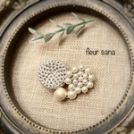 unique motif  シルキーパールとクロッシェのブローチ〈heart〉light gray