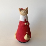猫　オーナメントを飾る（茶トラ）