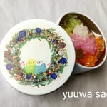 かわいい♪小鳥たちの小物入れ/ミニ缶ケース『インコクリスマスリース』 セキセイインコ    