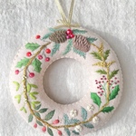 羊毛と刺繍のクリスマスリース9