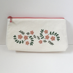 小花柄の手刺繍ポーチ【ピンク】