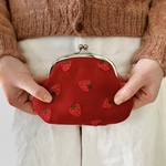 いちごの手刺繍がま口ポーチ