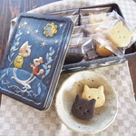 【個包装】「ねこたちのチョコサンド♪クッキー缶」（ネコとリス缶）【期間限定】