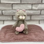 『ねむねむねこちゃん＆ハート付き(*ｐω-)｡O゜』世界で１匹のあみぐるみねこちゃん(ベージュ)❤️
