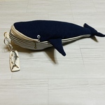 ペンケース にもなるクジラポーチ/紺