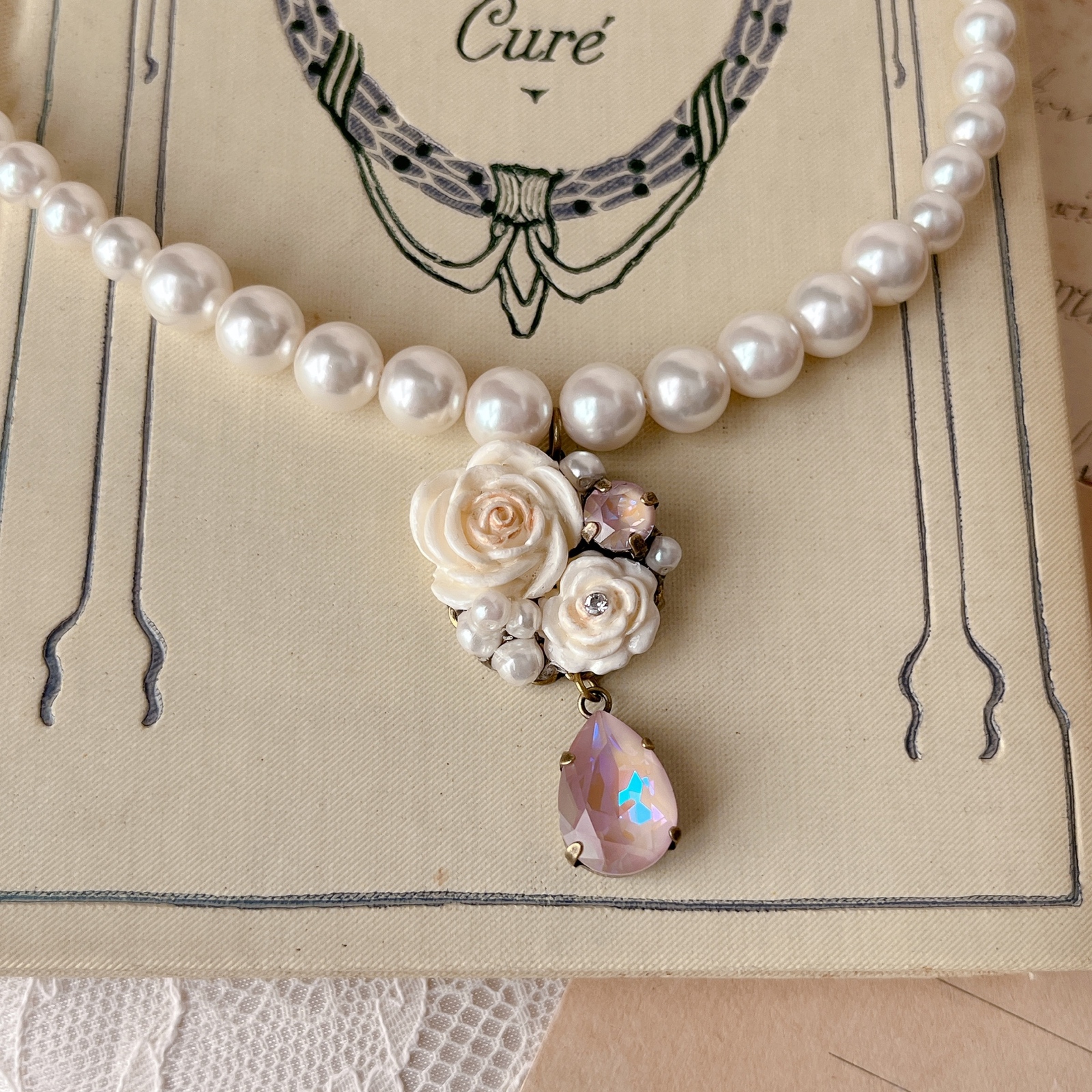 白薔薇とダスティピンクのパールネックレス - hanakabeads | minne