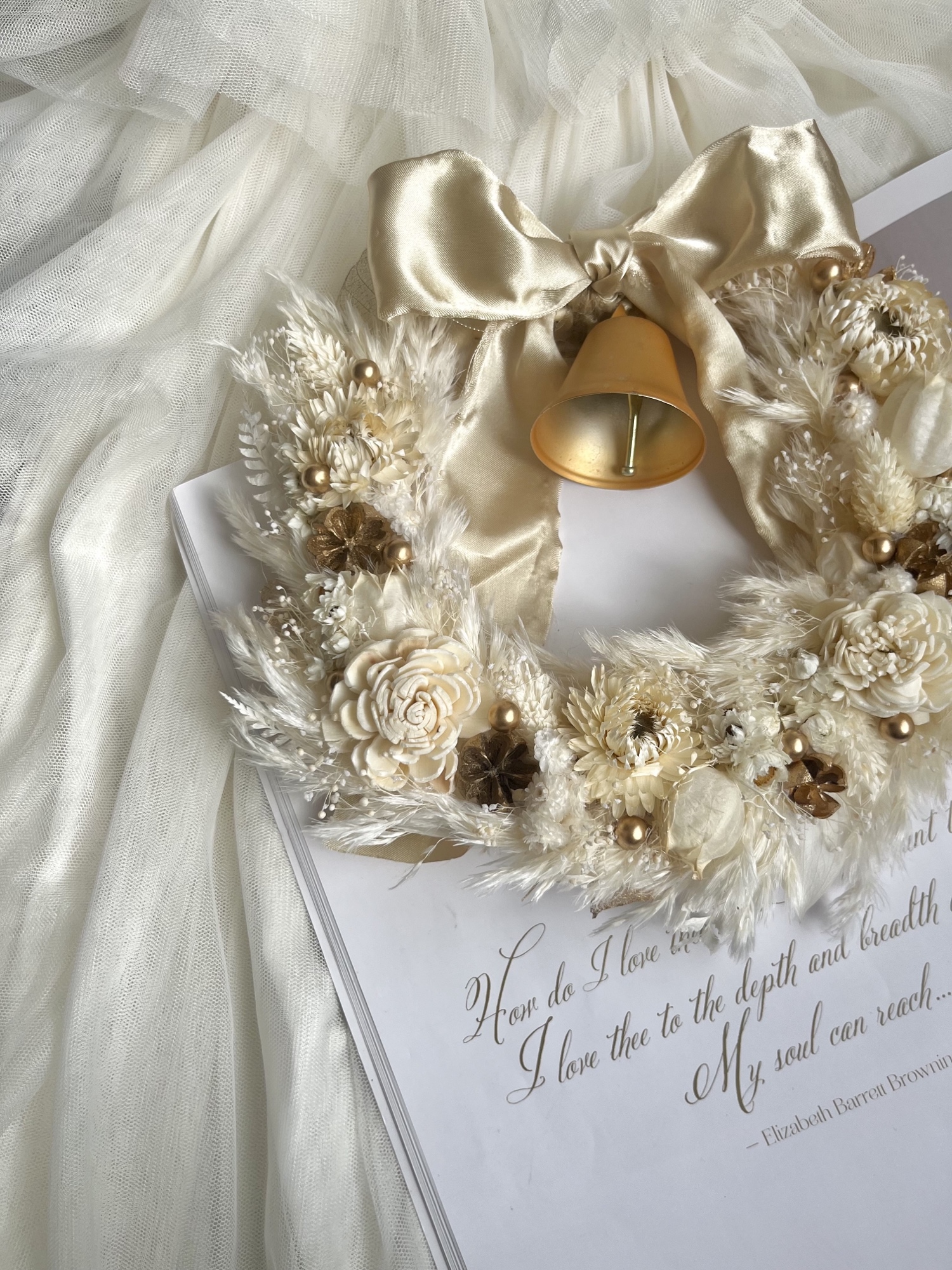 【新品】リースブーケ　プリザーブドフラワーリース 直径約30cm プリザーブドフラワー リース 直径約30cm