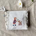 「願いを込めて」少女とバンビ*お花をどうぞ*刺繍*ポーチ
