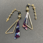 三角　アクリルチャーム　個性的ピアス